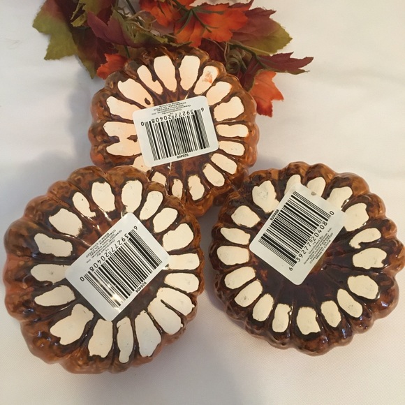 Fall decor a set of 3 small pumpkins. - Picture 8 of 8